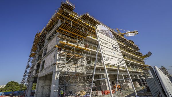 The contemporary low-rise building is scheduled to be completed by Q3 2024 Azizi Developments achieves 23% completion of Azizi Vista in Dubai Studio City