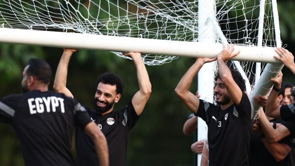Egypt's forward #10 Mohamed Salah (L) jokes with teammates during a training session at Jardin Botanique stadium in Bingerville, Abidjan, on January 17, 2024, on the eve of the 2024 Africa Cup of Nations (CAN) football match between Egypt and Ghana. (Photo by FRANCK FIFE / AFP)