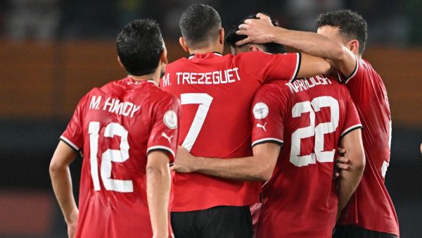 Egypt's forward #22 Omar Marmoush celebrates with teammates after scoring his team's first goal during the Africa Cup of Nations (CAN) 2024 group B football match between Egypt and Ghana at the Felix Houphouet-Boigny Stadium in Abidjan on January 18, 2024. (Photo by Issouf SANOGO / AFP)