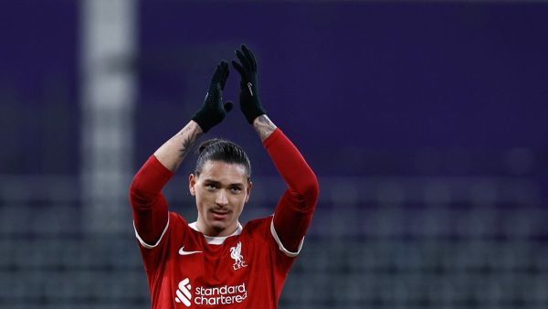 Liverpool's Uruguayan striker #09 Darwin Nunez applauds at the end of the UEFA Europa League football match between Union Saint Gilloise and Liverpool FC at the Lotto Park in Brussels on December 14, 2023. (Photo by Kenzo TRIBOUILLARD / AFP)