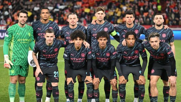 Manchester City's players pose on the pitch prior to the UEFA Champions League Group G day 6 group stage football match between Crvena Zvezda (Red Star Belgrade) and Manchester City at the Red Star stadium in Belgrade, on December 13, 2023. (Photo by ANDREJ ISAKOVIC / AFP)