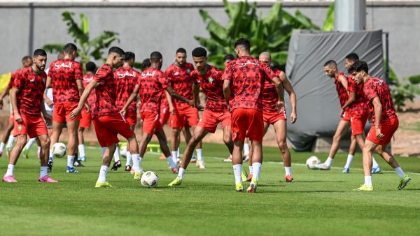 Morocco's defender #2 Achraf Hakimi (3thL) and teammates take part during a training session at the Auguste Denise stadium in San-Pedro on January 20, 2024 on the eve of the match between Morocco and DR Congo for the 2024 African Cup of Nations (CAN) (Photo by Sia KAMBOU / AFP)