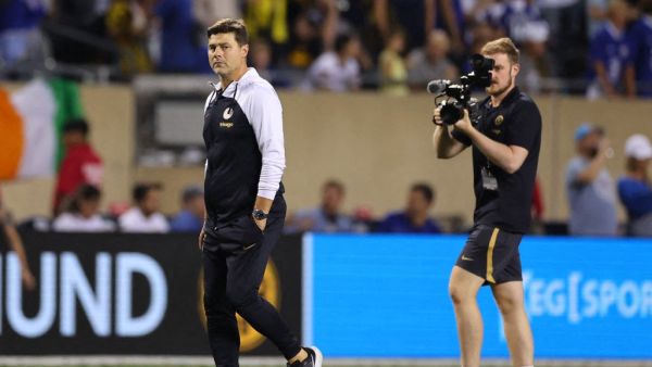 Head coach Mauricio Pochettino of Chelsea FC leaves the field following the pre-season friendly match against Borussia Dortmund at Soldier Field on August 02, 2023 in Chicago, Illinois. Stacy Revere/Getty Images/AFP (Photo by Stacy Revere / GETTY IMAGES NORTH AMERICA / Getty Images via AFP)