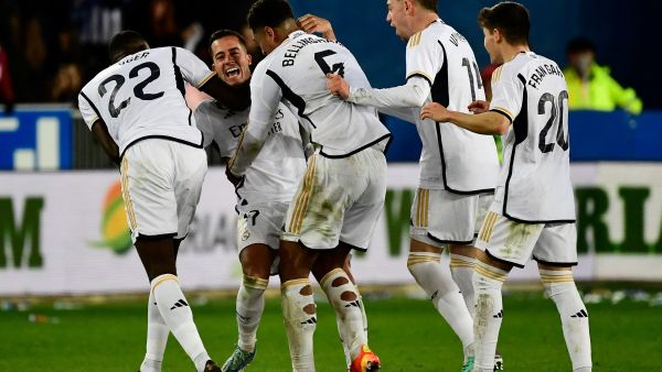 Real Madrid's players celebrate at the end of the Spanish league football match between Deportivo Alaves and Real Madrid CF at the Mendizorroza stadium in Vitoria on December 21, 2023. (Photo by ANDER GILLENEA / AFP)
