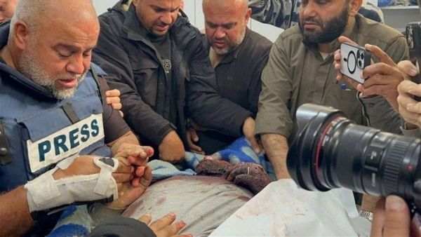 وائل الدحدوح في وداع نجله الشهيد حمزة