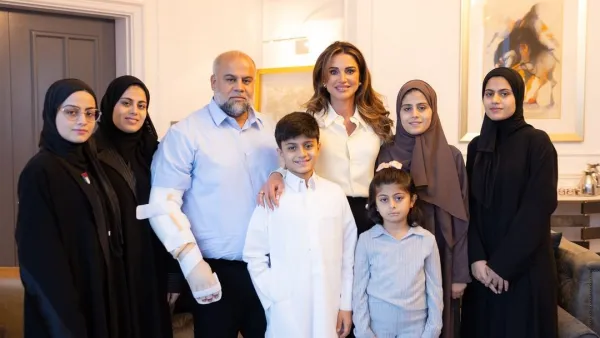 الملكة رانيا برفقة عائلة وائل الدحدوح