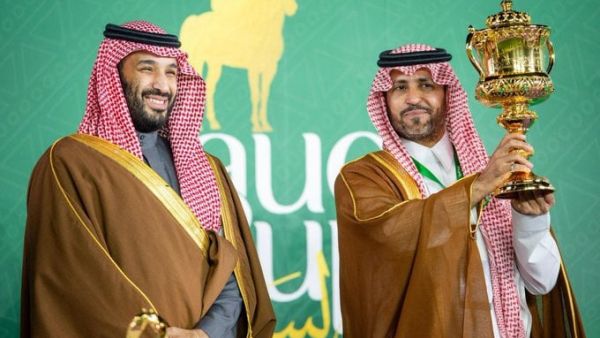 الأمير محمد بن سلمان يتوج شرف الحريري