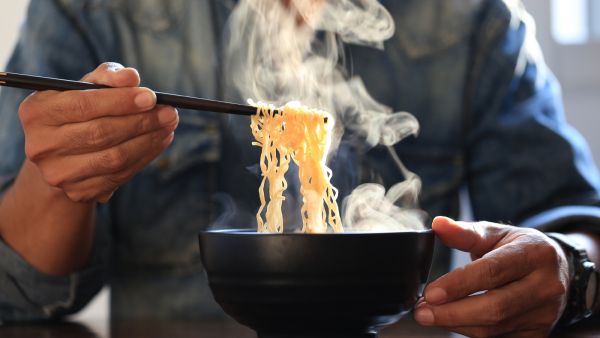 طبق الرامين الكوري: الوصفة المثالية طبق الرامين الكوري: الوصفة المثالية