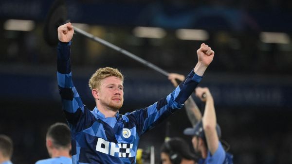 Manchester City's Belgian midfielder #17 Kevin De Bruyne celebratse winning the UEFA Champions League final football match between Inter Milan and Manchester City at the Ataturk Olympic Stadium in Istanbul, on June 10, 2023. (Photo by FRANCK FIFE / AFP)