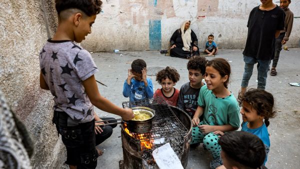 طفل واحد من بين كل 6 أطفال دون سن الثانية يعاني من سوء التغذية الحاد