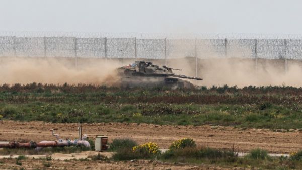 دبابة اسرائيلية في قطاع غزة
