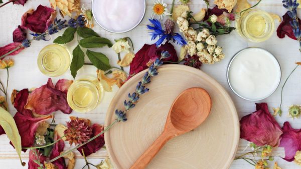 طبيب البوابة: 5 توابل لتقليل دهون البطن من الأيورفيدا طبيب البوابة: 5 توابل لتقليل دهون البطن من الأيورفيدا