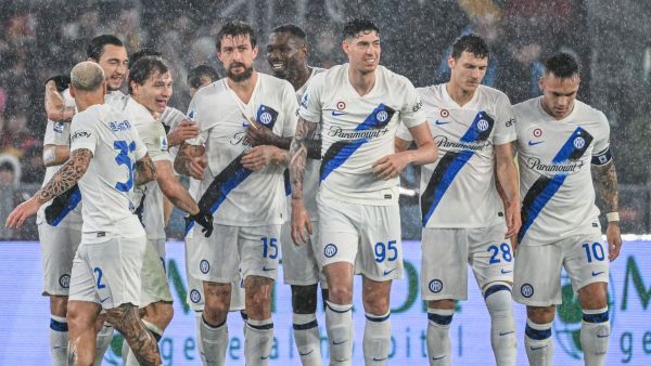 Inter Milan's Italian defender #15 Francesco Acerbi (C-L) celebrates with teammates after opening the scoring during the Italian Serie A football match between AS Roma and Inter Milan at the Olympic stadium in Rome on February 10, 2024. (Photo by Alberto PIZZOLI / AFP)