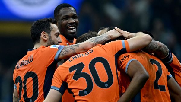 Inter Milan's Dutch defender #02 Denzel Dumfries (R) celebrates with his teammates after scoring his team's third goal during the Italian Serie A football match between Inter Milan and US Salernitana at the San Siro stadium, in Milan, on February 16, 2024. (Photo by GABRIEL BOUYS / AFP)