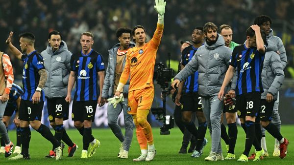 Inter Milan's players celebrate at the end of the UEFA Champions League last 16 first leg football match Inter Milan vs Atletico Madrid at the San Siro stadium in Milan on February 20, 2024. Inter won 1-0. (Photo by GABRIEL BOUYS / AFP)