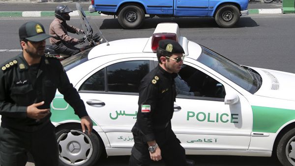 عناصر من الشرطة الإيرانية