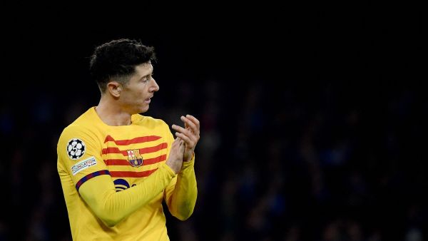 Barcelona's Polish forward #09 Robert Lewandowski celebrates after scoring a goal during the UEFA Champions League round of 16 first Leg football match between Napoli and Barcelona at the Diego-Armando-Maradona stadium in Naples on February 21, 2024. (Photo by Filippo MONTEFORTE / AFP)