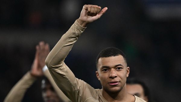 Paris Saint-Germain’s French forward #07 Kylian Mbappe celebrates his team's victory at the end of the French L1 football match between RC Strasbourg (RCS) and Paris Saint-Germain (PSG) at the Meinau stadium in Strasbourg, on February 2, 2024. (Photo by PATRICK HERTZOG / AFP)
