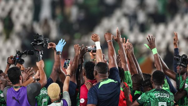 Nigeria's players celebrate after the victory at the end of the Africa Cup of Nations (CAN) 2024 quarter-final football match between Nigeria and Angola at the Felix Houphouet-Boigny Stadium in Abidjan on February 2, 2024. (Photo by FRANCK FIFE / AFP)
