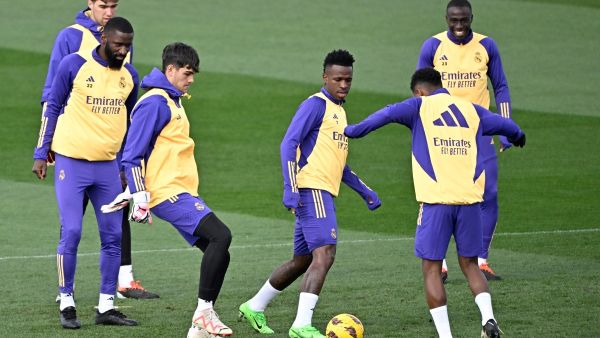 Real Madrid's Brazilian forward #07 Vinicius Junior (C) and his teammates attend a training session at the Ciudad Real Madrid training ground in Valdebebas, outskirts of Madrid, on February 24, 2024. (Photo by JAVIER SORIANO / AFP)
