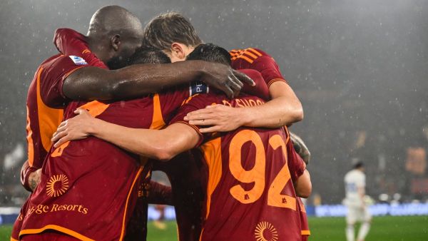 Roma's Italian forward #92 Stephan El Shaarawy (R) celebrates with his teammates after scoring his side's second goal during the Italian Serie A football match between AS Roma and Inter Milan at the Olympic stadium in Rome on February 10, 2024. (Photo by Alberto PIZZOLI / AFP)