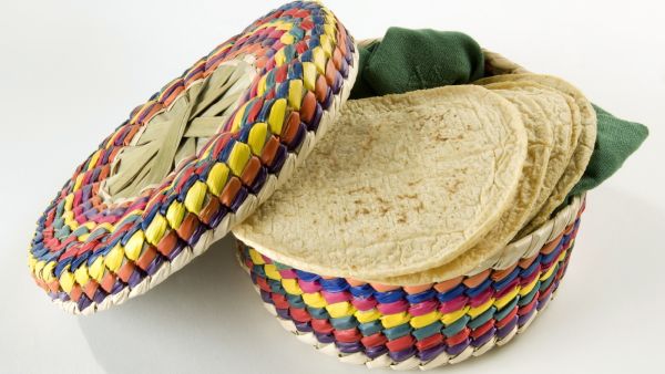 أساسيات تحضير رقائق التورتيلا المكسيكية اللذيذة أساسيات تحضير رقائق التورتيلا المكسيكية اللذيذة