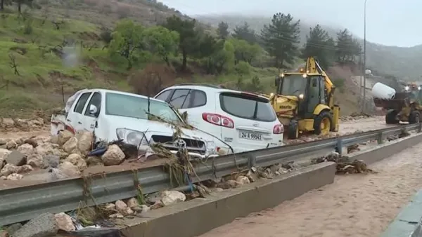 مركبات متضررة بسبب فيضانات في دهوك 