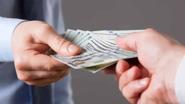 تفسير حلم اخذ المال من شخص معروف للعزباء وللمتزوجة وللمطلقة