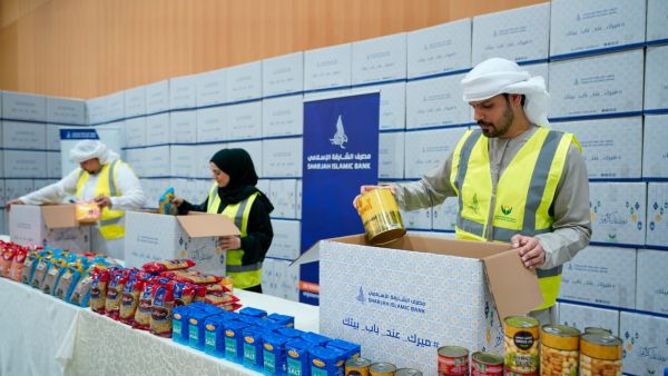 Sharjah Islamic Bank aims to distribute 4000 food baskets to needy families as part of the "Mirak at your doorstep" initiative