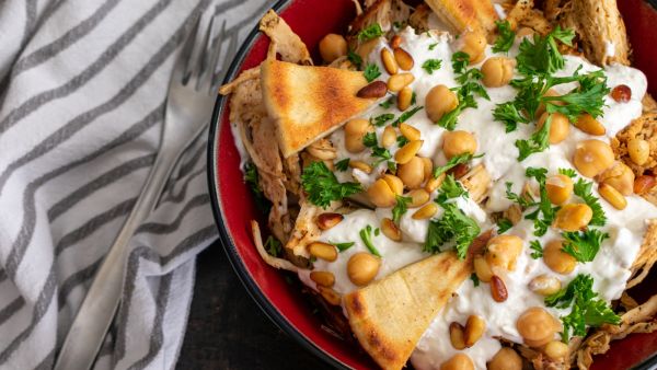 أطباق رمضانية: فتة الدجاج مع الحمص  أطباق رمضانية: فتة الدجاج مع الحمص