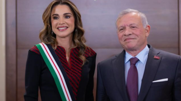 الملكة رانيا العبدالله راقية بإطلالة الثوب الأردني بعدة تصاميم مبهرة مؤخرا 