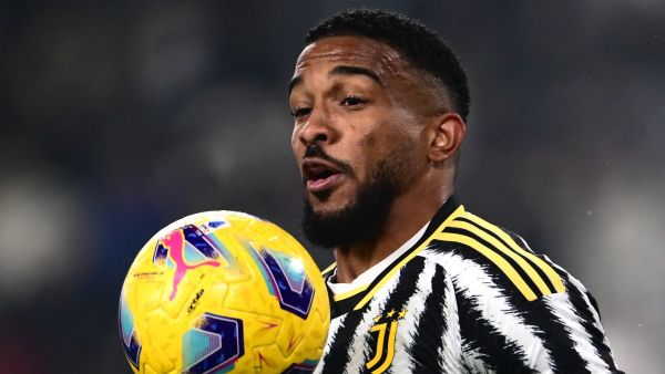 Juventus Brazilian defender Bremer controls the ball during the Italian Serie A football match Juventus vs Sassuolo on January 16, 2024 at the Allianz Stadium in Turin. (Photo by MARCO BERTORELLO / AFP)
