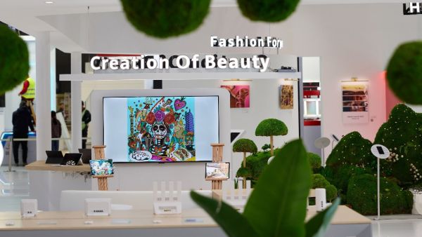 Huawei Charts a New Course and Showcases High-end Fashion-forward Product Lineup at MWC 2024   