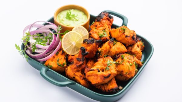 أطباق رمضانية: دجاج تكا متبل مع صلصة النعناع أطباق رمضانية: دجاج تكا متبل مع صلصة النعناع