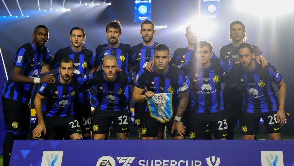 Inter Milan's players pose for a picture ahead of the Italian Super Cup final football match between Napoli and Inter Milan at Al-Awwal Park Stadium in Riyadh, on January 22, 2024. (Photo by Fayez NURELDINE / AFP)