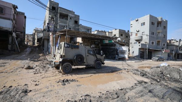 اقتحامات ومواجهات بين جنود الإحتلال والفلسطينيين في مناطق مختلفة بالضفة الغربية