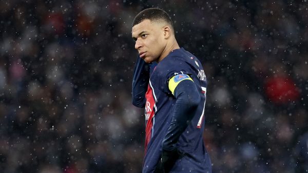 Paris Saint-Germain's French forward #07 Kylian Mbappe looks on during the French L1 football match between Rennes and Paris Saint-Germain (PSG) at the Parc des Princes stadium in Paris on February 25, 2024. (Photo by FRANCK FIFE / AFP)