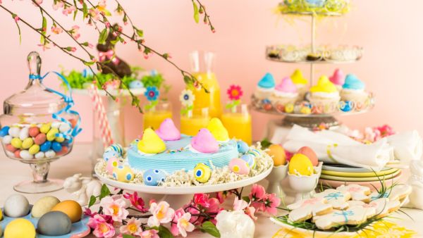 بيوت عيد الفصح المصنوعة من البسكويت الهش بيوت عيد الفصح المصنوعة من البسكويت الهش