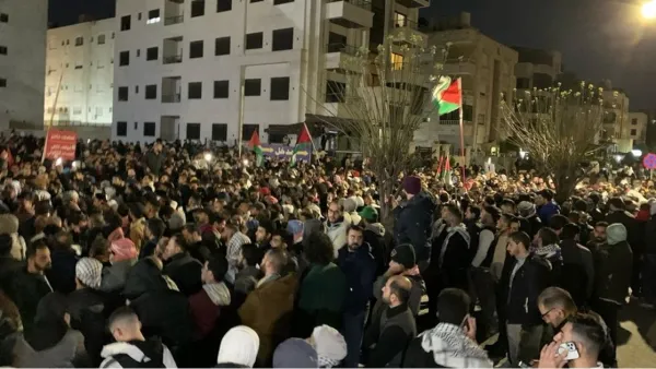 مظاهرة داعمة لقطاع غزة قرب السفارة الاسرائيلية في عمان