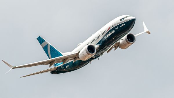 United airlines Boeing 737 loses tire mid-flight