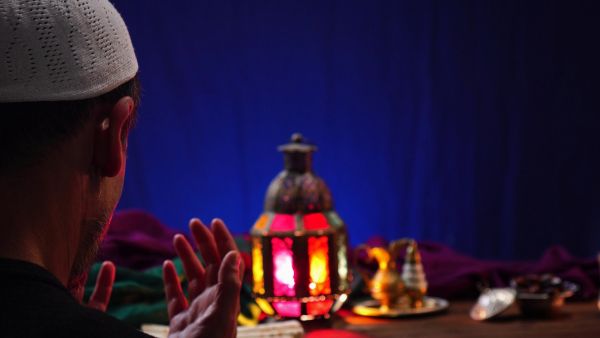 أطباق رمضانية: سلطة فواكه، سلطة الباستا ومافن التوت لوجبة السحور أطباق رمضانية: سلطة فواكه، سلطة الباستا ومافن التوت لوجبة السحور