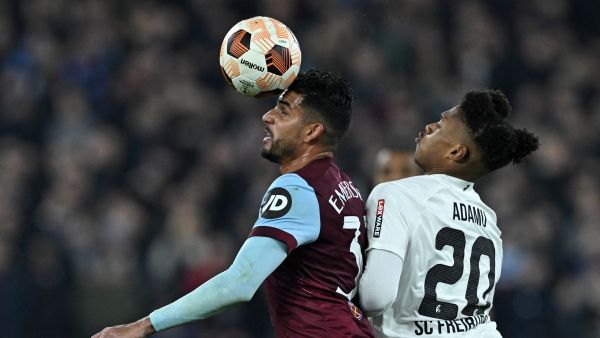 West Ham United's Italian defender #33 Emerson (L) vies with Freiburg's Austrian striker #20 Junior Adamu (R) during the UEFA Europa League group A football match between West Ham United and SC Freiburg at The London Stadium in east London on December 14, 2023. (Photo by Ben Stansall / AFP)