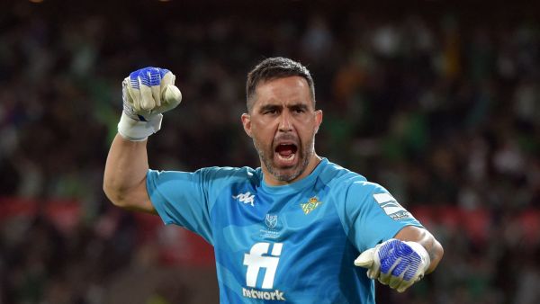 Real Betis' Chilean goalkeeper Claudio Bravo celebrates his team's first goal scored by Real Betis' Spanish forward Borja Iglesias during the Spanish Copa del Rey (King's Cup) final football match between Real Betis and Valencia CF at La Cartuja Stadium in Seville, on April 23, 2022. (Photo by CRISTINA QUICLER / AFP)