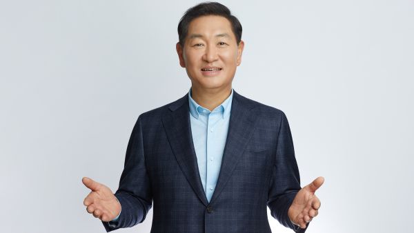 JH Han, CEO and Head of Device eXperience (DX) Division, Samsung Electronics JH Han, CEO and Head of Device eXperience (DX) Division, Samsung Electronics