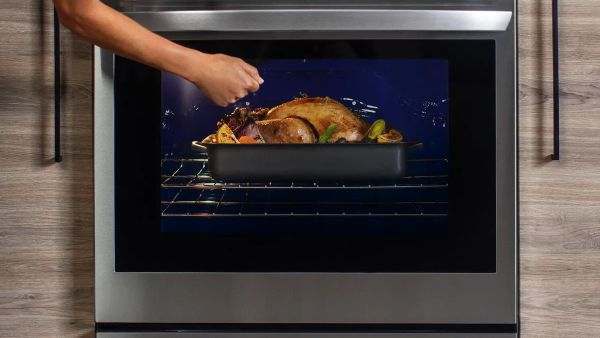 LG Electronics’ 76-liter InstaView oven with Steam and Sous-Vide is helping revolutionize the cooking experience for customers across the region LG Electronics’ 76-liter InstaView oven with Steam and Sous-Vide is helping revolutionize the cooking experience for customers across the region