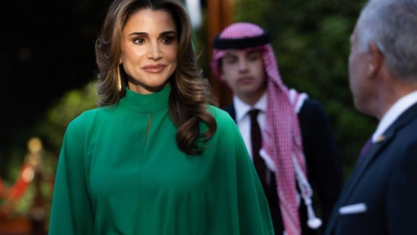 مع اقتراب عيد الإستقلال..إليكي أجمل إطلالات الملكة رانيا خلال احتفالها بهذه المناسبة