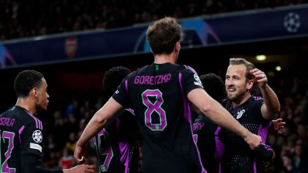 Bayern Munich's English striker #09 Harry Kane (R) celebrates with teammates after scoring his team second goal during the UEFA Champions League quarter final first-leg football match between Arsenal and Bayern Munich at the Arsenal Stadium, in north London, on April 9, 2024. (Photo by Ian Kington / IKIMAGES / AFP)