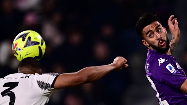 Juventus' Brazilian defender Bremer (L) and Fiorentina's Argentinian forward Nicolas Gonzalez go for a header during the Italian Serie A football match between Juventus and Fiorentina on February 12, 2023 at the Juventus stadium in Turin. (Photo by Marco BERTORELLO / AFP)