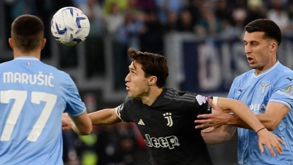 Juventus' Italian forward #07 Federico Chiesa fights for the ball with Lazio's Montenegrin defender #77 Adam Marusic and Lazio's Italian defender #15 Nicolo Casale during the Italian Serie A football match between Lazio and Juventus at the Olympic stadium in Rome, on March 30, 2024. (Photo by Filippo MONTEFORTE / AFP)
