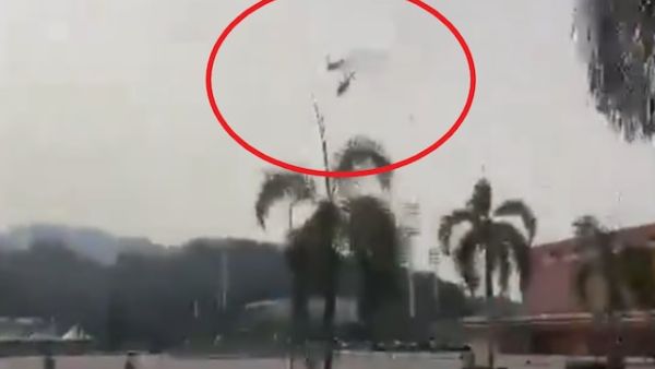  تصادم مروحيتين عسكريتين ماليزيتين في الجو 